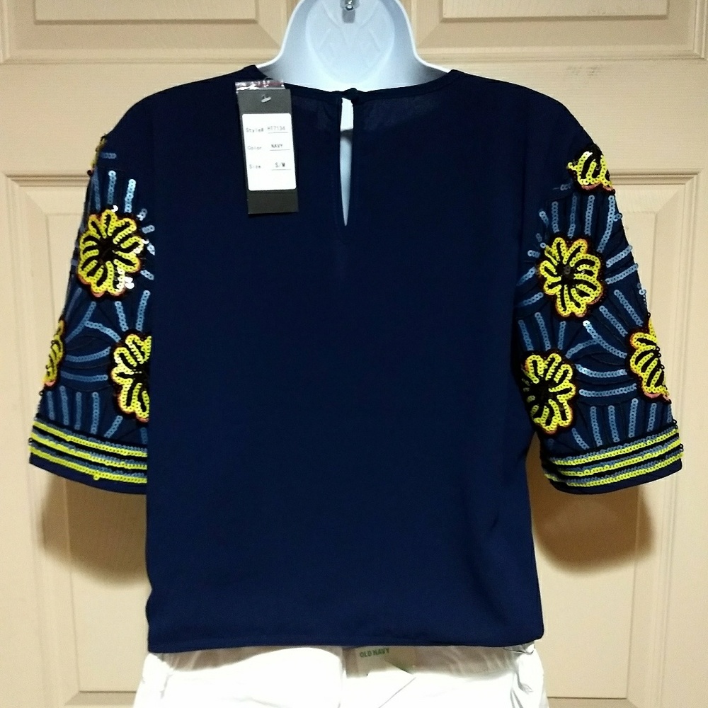 Beautiful Sequin Flower Top - Picture 2 of 8